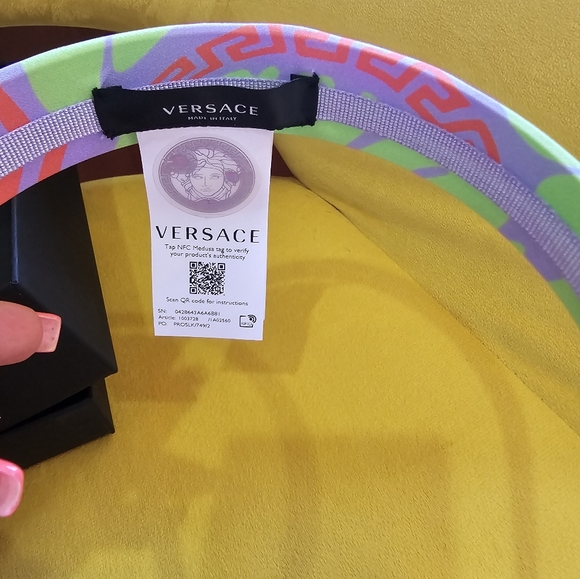 Bnwt Versace silk headband with box - Picture 3 of 4
